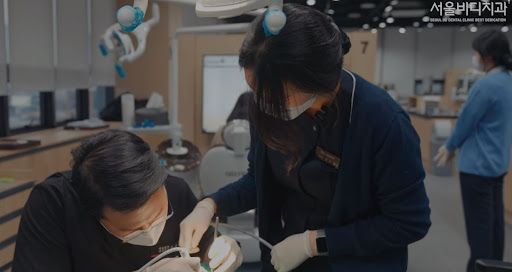 불당본점 서울비디치과의원, 천안에서는 세부적인 치아교정 계획으로 개개인의 치아 상태에 맞춰 치료합니다.